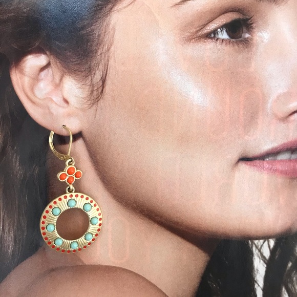 BEAUTIFUL Eclectic Dangle Gold Earrings - Picture 4 of 15